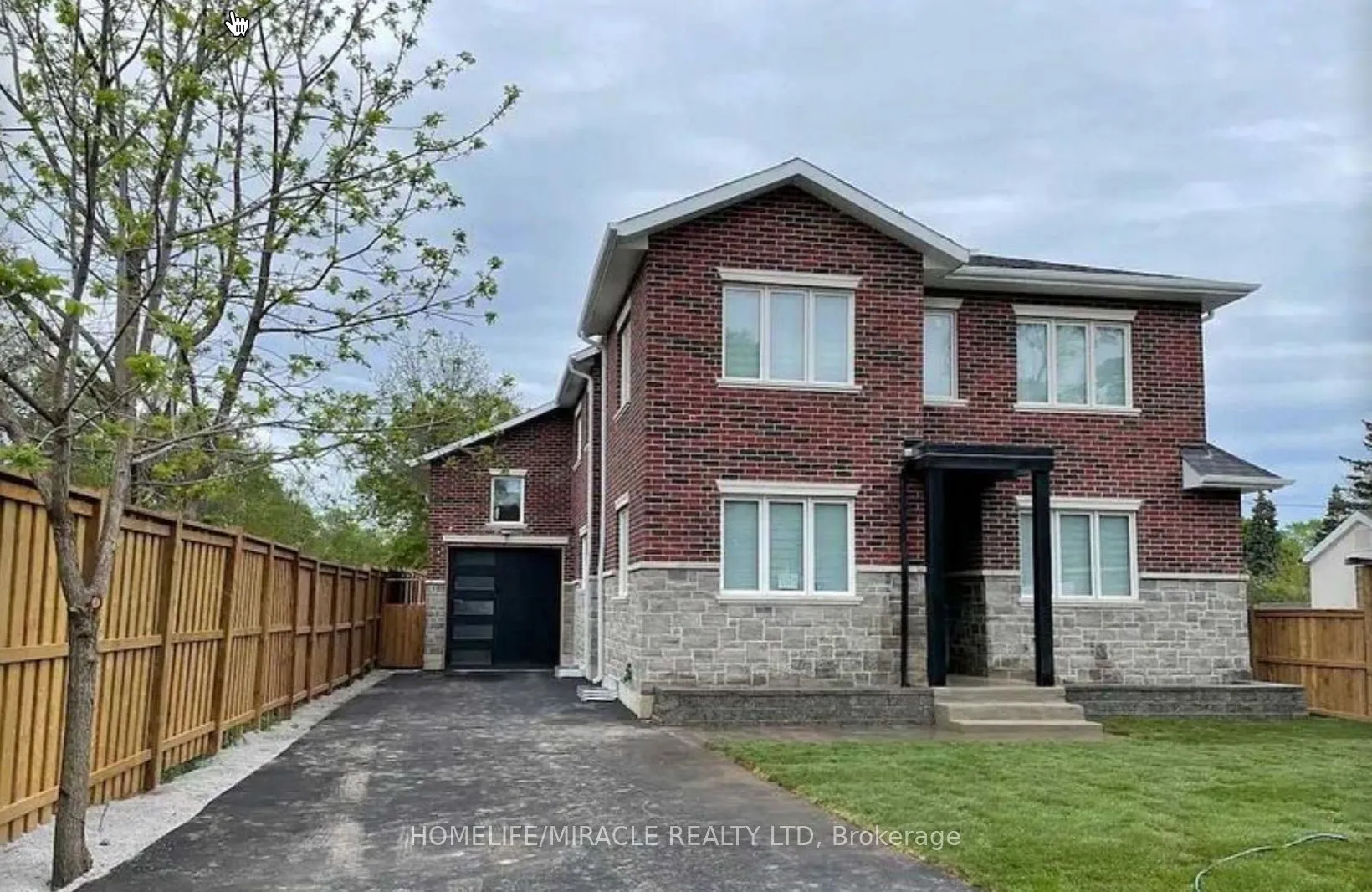 1103 Orchard Road, Mississauga, ON L5E 2N7