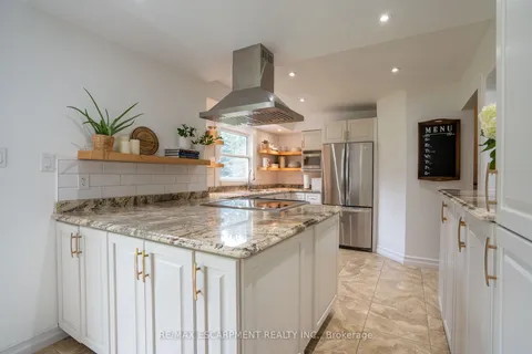 2245 8 Sdrd, Burlington, ON L7P 0M5