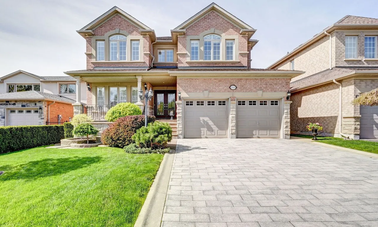 1569 Carrington Rd, Mississauga, ON L5M 2K3
