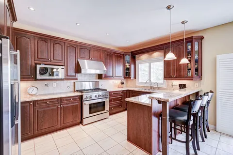 1569 Carrington Rd, Mississauga, ON L5M 2K3