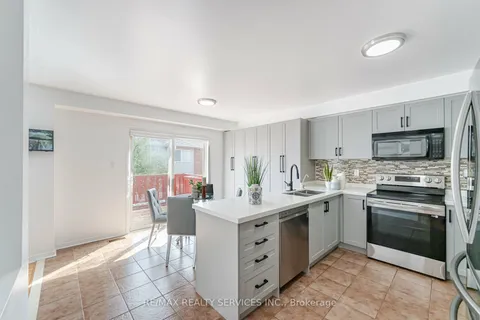 22 Roxton Cres, Brampton, ON L7A 2E7