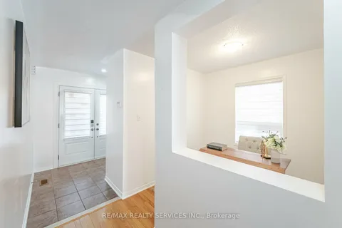 22 Roxton Cres, Brampton, ON L7A 2E7