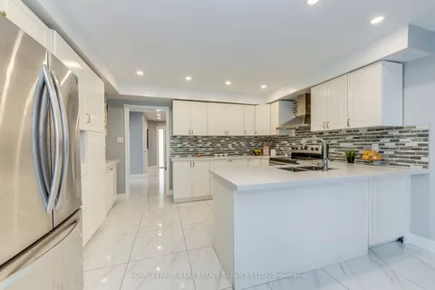 335 Queen St, Mississauga, ON L5M 1M3