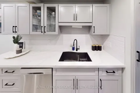 3508 Ash Row Cres, Mississauga, ON L5L 1K4