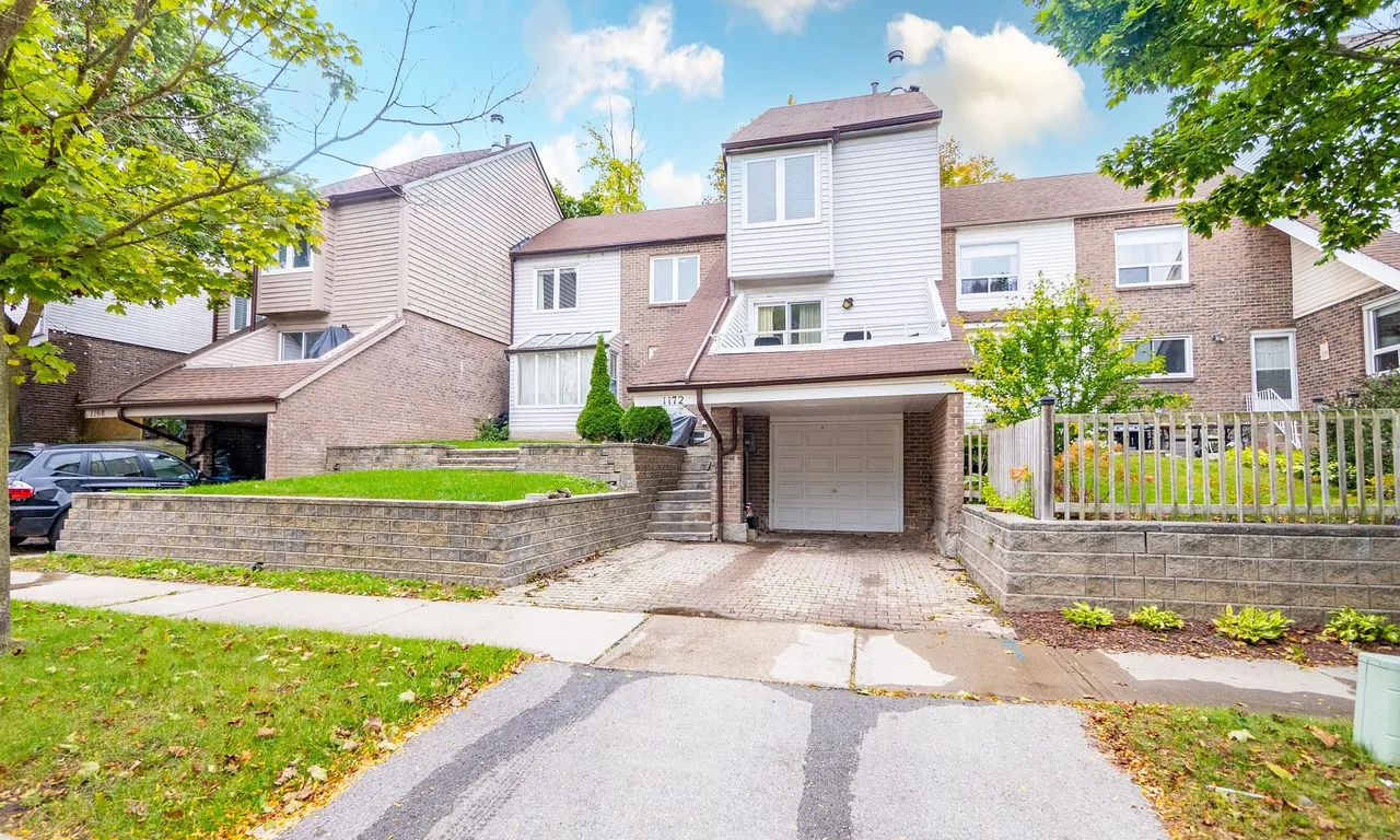 1172 Kos Blvd, Mississauga, ON L5J 4L7