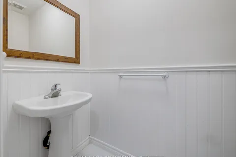 1172 Kos Blvd, Mississauga, ON L5J 4L7