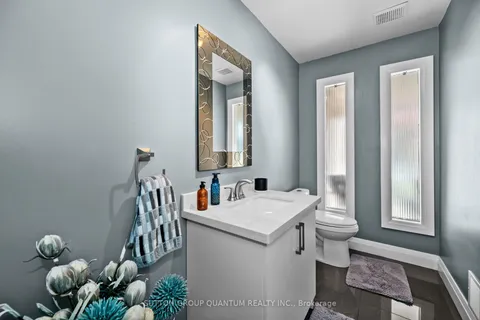 4364 Palisades Lane, Mississauga, ON L4W 3W3