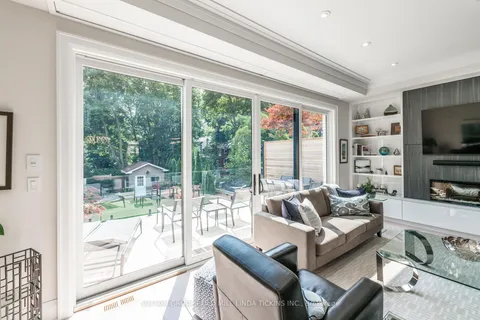 105 Government Rd, Toronto, ON M8X 1W4