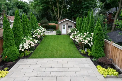 105 Government Rd, Toronto, ON M8X 1W4