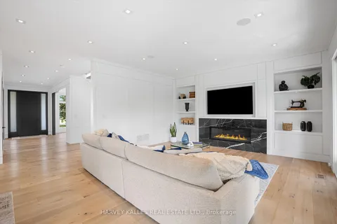 21 Golfcrest Rd, Toronto, ON M9A 1L2