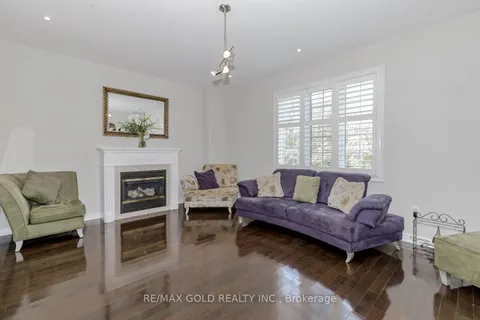 71 Crocker Dr, Brampton, ON L6P 1Z7