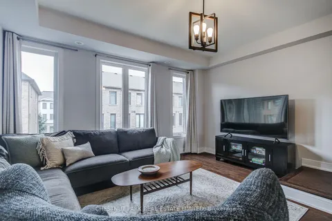 1188 Beachcomber Rd, Mississauga, ON L5G 4N3