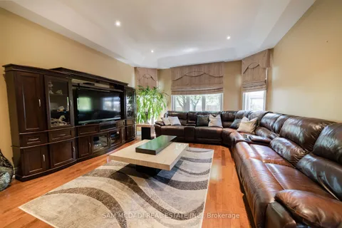 35 Hanton Cres, Caledon, ON L7E 2M3