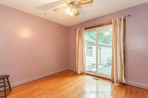 693 Ashley Ave, Burlington, ON L7R 2Z2