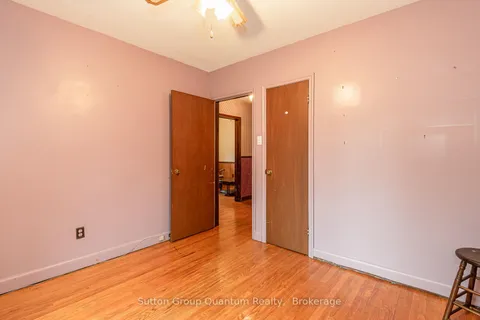 693 Ashley Ave, Burlington, ON L7R 2Z2