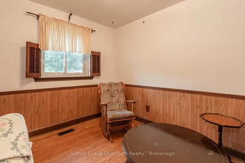 693 Ashley Ave, Burlington, ON L7R 2Z2