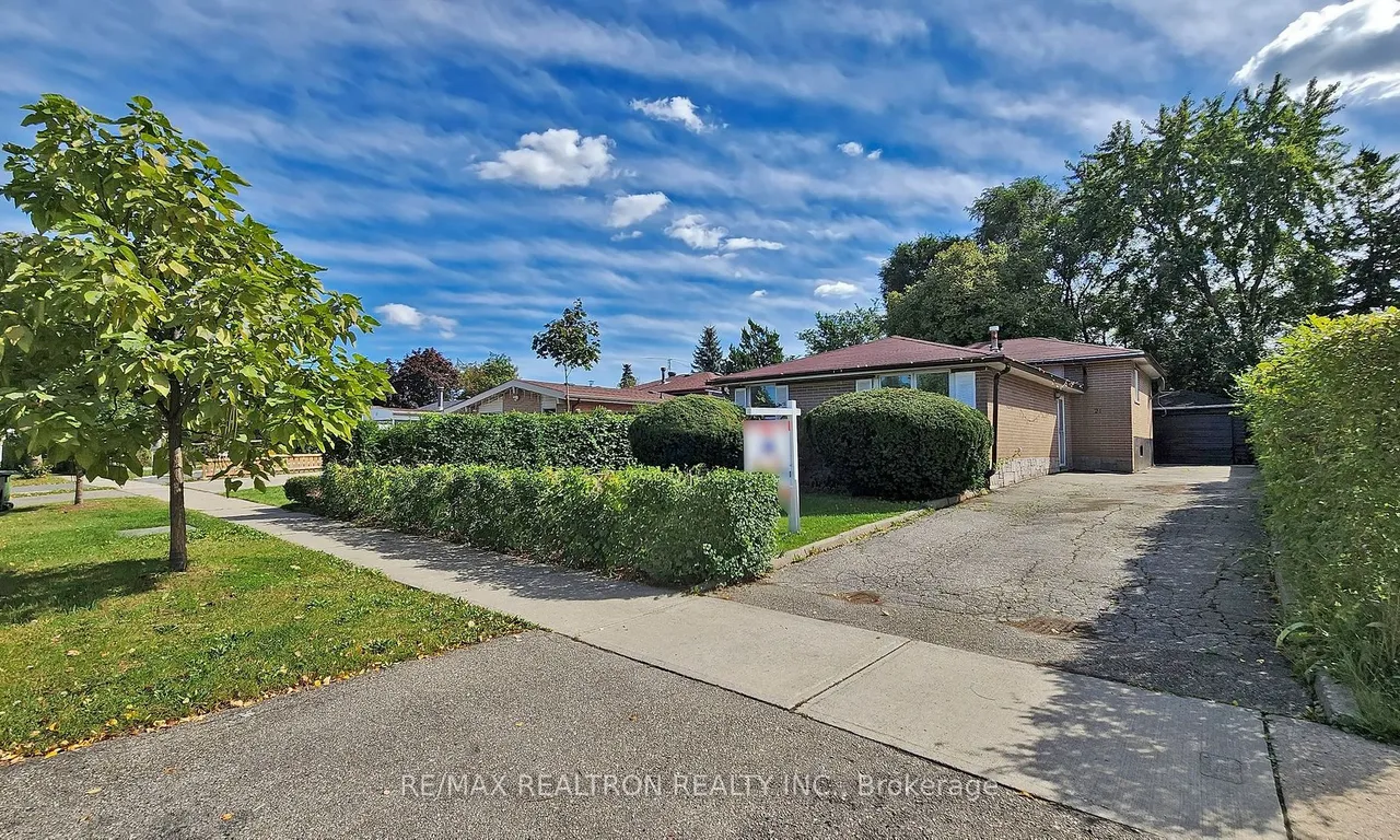 21 Avening Dr, Toronto, ON M9V 1Y2