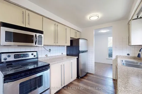 21 Avening Dr, Toronto, ON M9V 1Y2