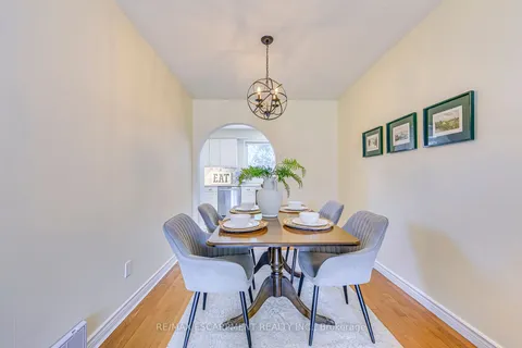 5010 Brady Ave, Burlington, ON L7L 3X6