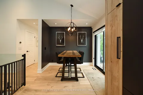1344 Bridge Rd, Oakville, ON L6L 2C7