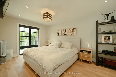 1344 Bridge Rd, Oakville, ON L6L 2C7