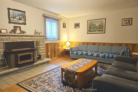 18 Goa Crt, Toronto, ON M8W 4Y2