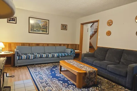 18 Goa Crt, Toronto, ON M8W 4Y2