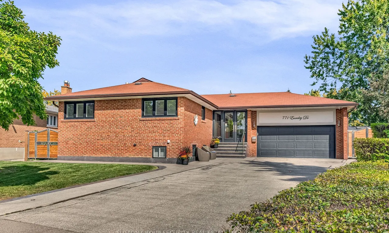 771 Eversley Dr, Mississauga, ON L5A 2E2
