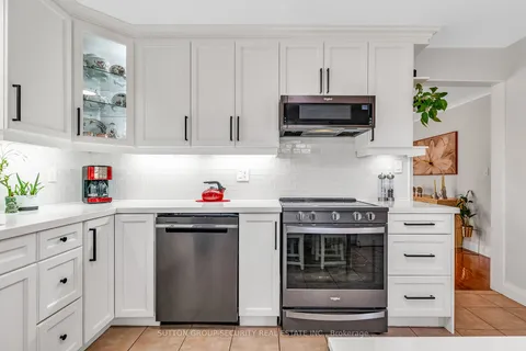 771 Eversley Dr, Mississauga, ON L5A 2E2