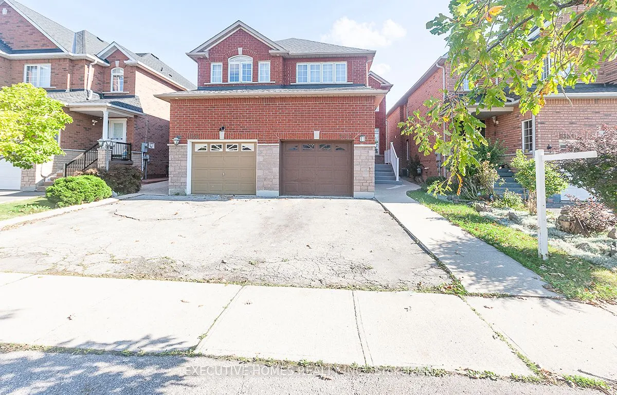 5339 Hollypoint Ave, Mississauga, ON L5V 2L2