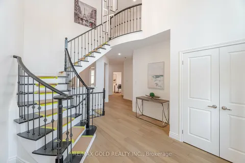 4 Mactier Rd, Brampton, ON L6P 1N8