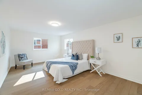 4 Mactier Rd, Brampton, ON L6P 1N8