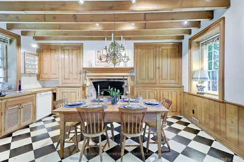 85 Yorkleigh Ave, Toronto, ON M9P 1Y3