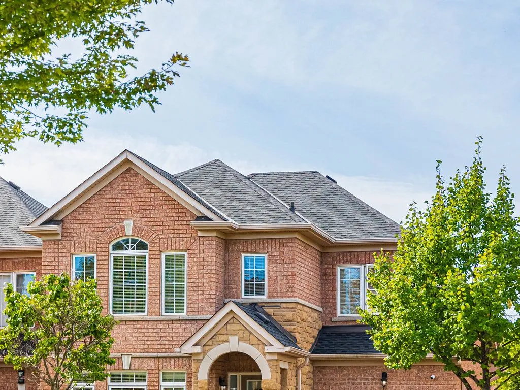 2402 Curtis Rd, Burlington, ON L7L 7M5