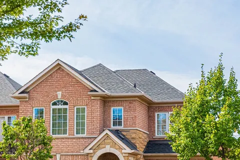 2402 Curtis Rd, Burlington, ON L7L 7M5