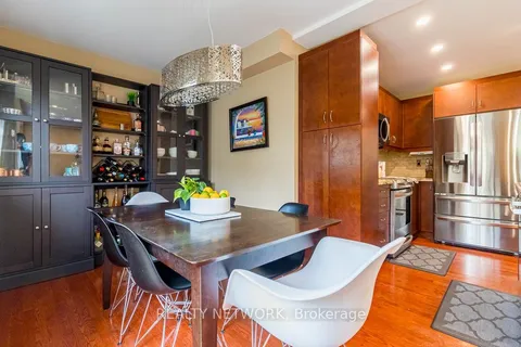 2402 Curtis Rd, Burlington, ON L7L 7M5