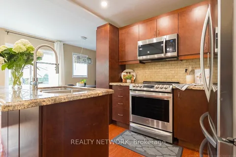 2402 Curtis Rd, Burlington, ON L7L 7M5