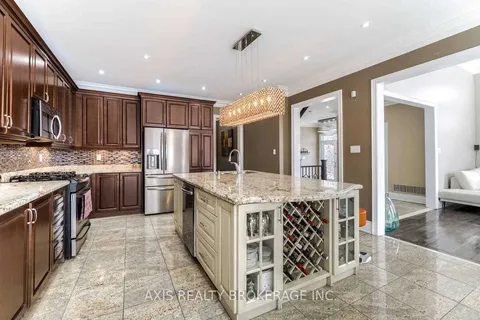 54 Summershade St, Brampton, ON L6P 2C2