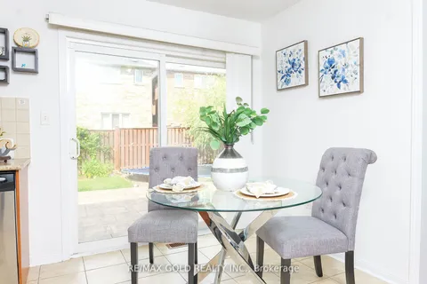 14 Coachlight Cres, Brampton, ON L6P 2Y6