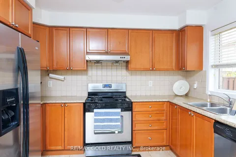 14 Coachlight Cres, Brampton, ON L6P 2Y6