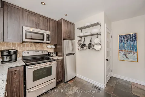 2356 Brookhurst Rd, Mississauga, ON L5J 1R2