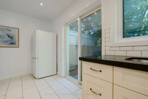 20 Skylark Rd, Toronto, ON M6S 4M4