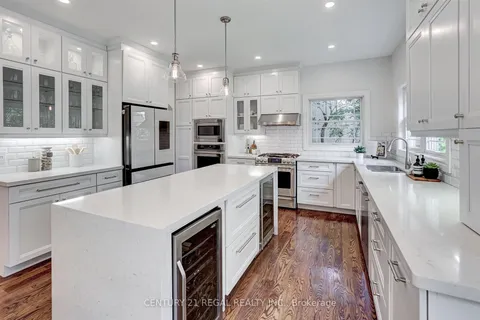 61 Eastglen Cres, Toronto, ON M9B 4P8