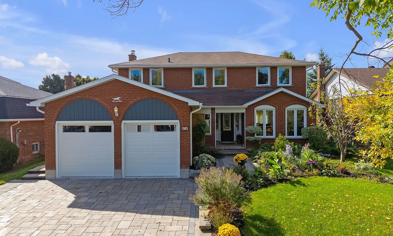 316 Pinegrove Rd, Oakville, ON L6K 3R1