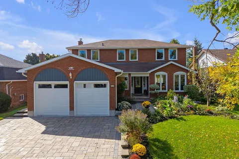 316 Pinegrove Rd, Oakville, ON L6K 3R1