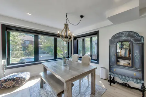 854 Royal York Rd, Toronto, ON M8Y 2V4