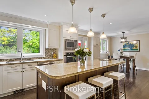 2063 Family Cres, Mississauga, ON L4X 1G7