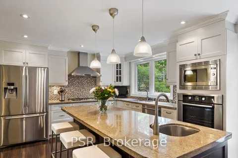 2063 Family Cres, Mississauga, ON L4X 1G7