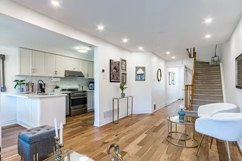 6973 Lisanne Crt, Mississauga, ON L5N 6Z7