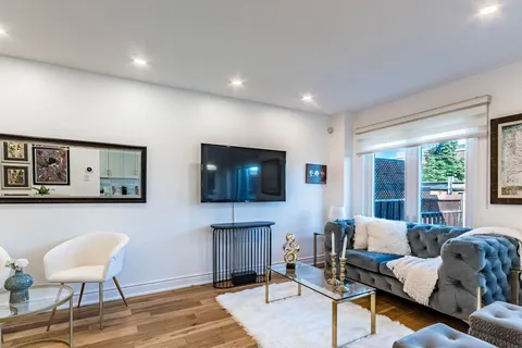 6973 Lisanne Crt, Mississauga, ON L5N 6Z7